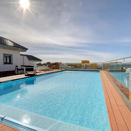 Apartment But Quiet, Pool And Wifi - Fibre