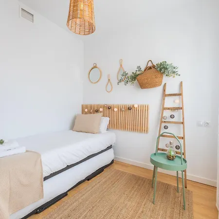 Apartment But Quiet, Pool And Wifi - Fibre