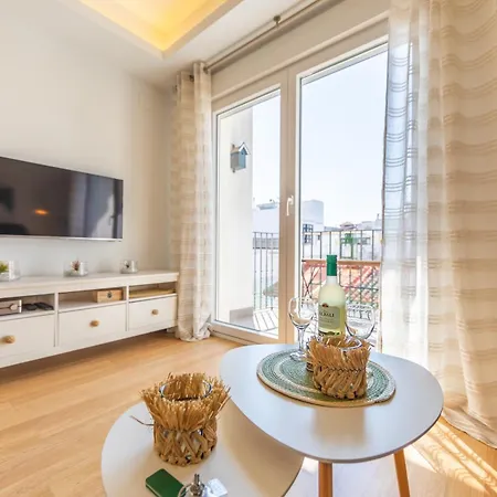 But Quiet, Pool And Wifi - Fibre Apartment
