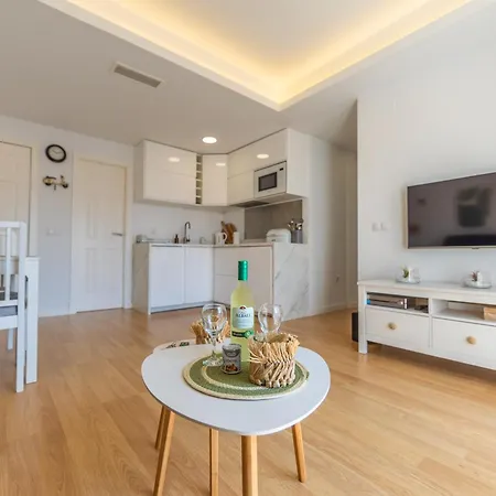 But Quiet, Pool And Wifi - Fibre Apartment Tarifa