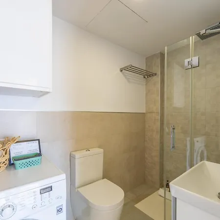 But Quiet, Pool And Wifi - Fibre Apartment