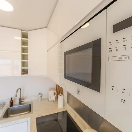 Apartment But Quiet, Pool And Wifi - Fibre *